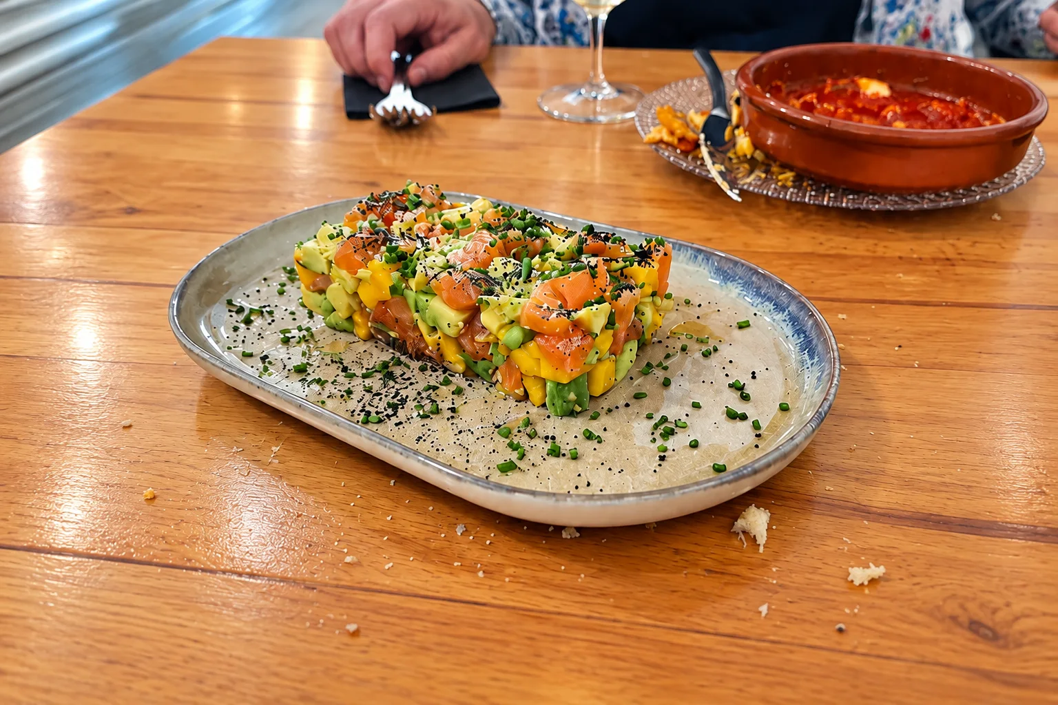 Tartar de salmón, mango y aguacate
